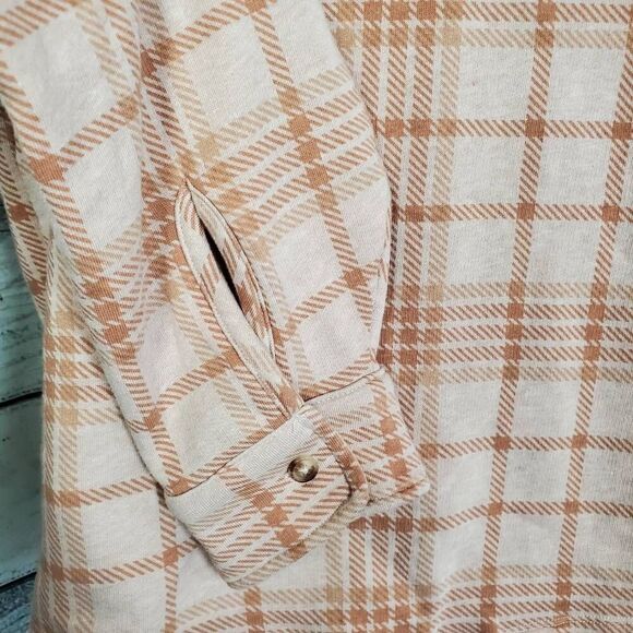 Victoria’s Secret PINK Women’s Oversized Plaid Button Down Shirt Beige Tan Size - Picture 6 of 9